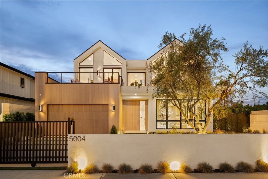 5006 Enfield Ave in Los Angeles, CA - Building Photo
