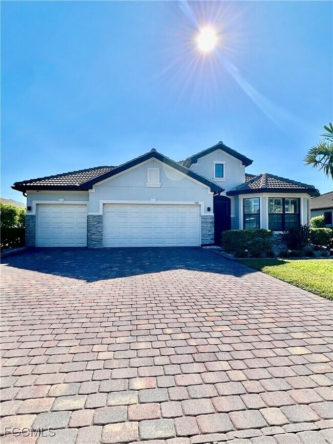 3425 Hampton Blvd in Alva, FL - Building Photo - Building Photo