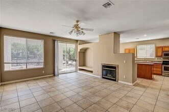 1332 Dream Valley St in Henderson, NV - Foto de edificio - Building Photo