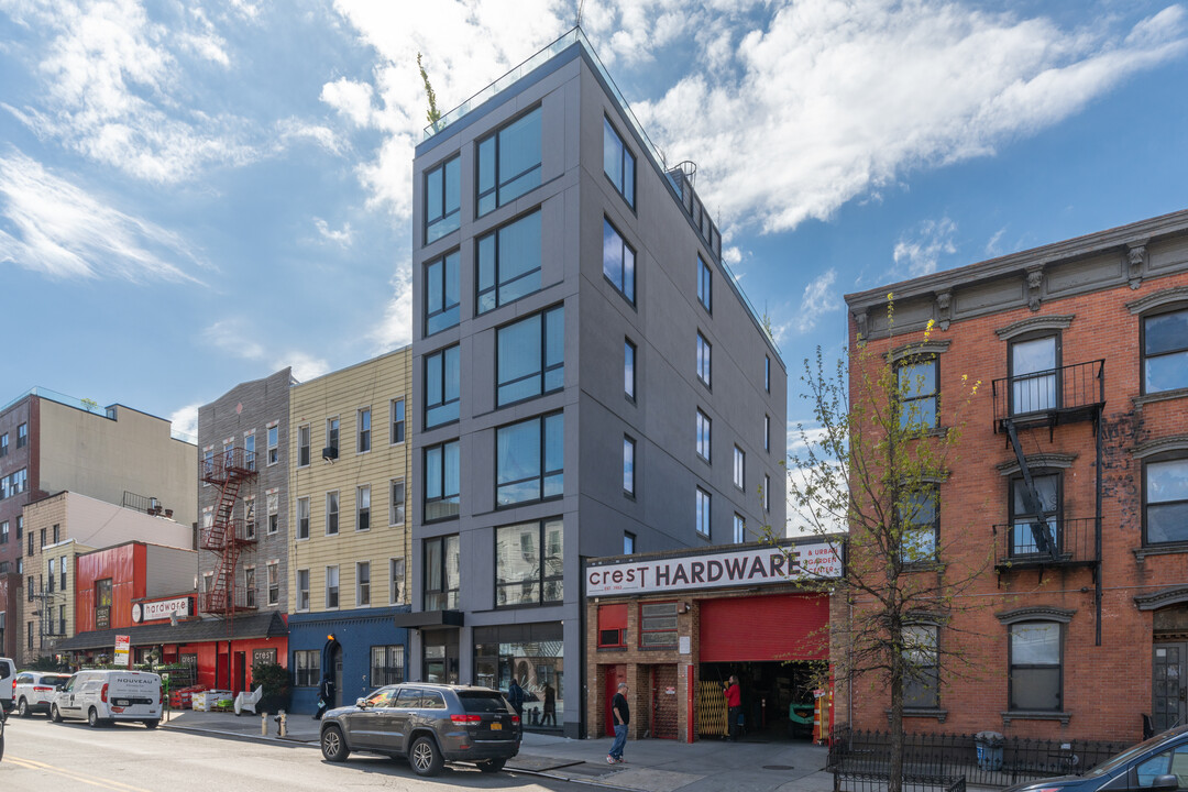 550 Metropolitan Ave in Brooklyn, NY - Building Photo