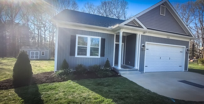 1123 Fieldstone Rd in Mooresville, NC - Foto de edificio - Building Photo