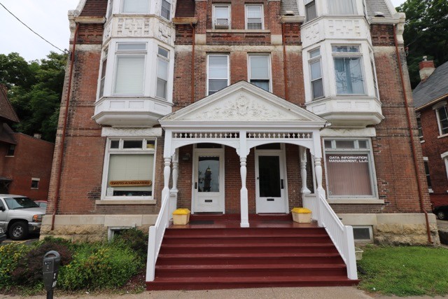 701 Bluff ST in Dubuque, IA - Foto de edificio