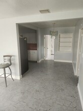 3260 52nd Way N in St. Petersburg, FL - Building Photo - Building Photo