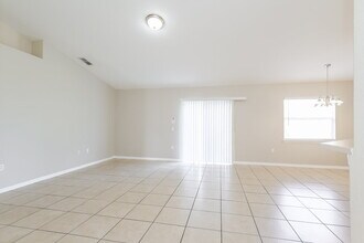 1236 Apopka Ln in Kissimmee, FL - Building Photo - Building Photo