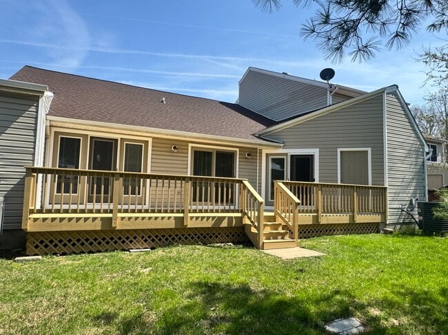 8013 Bridgepointe Dr in Chester, MD - Foto de edificio - Building Photo