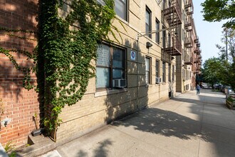 254 Seaman Ave in New York, NY - Building Photo - Building Photo