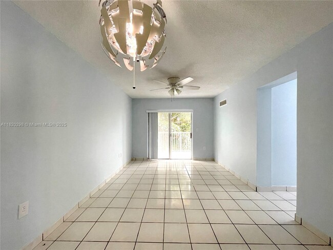3536 NE 168th St in North Miami Beach, FL - Building Photo - Building Photo