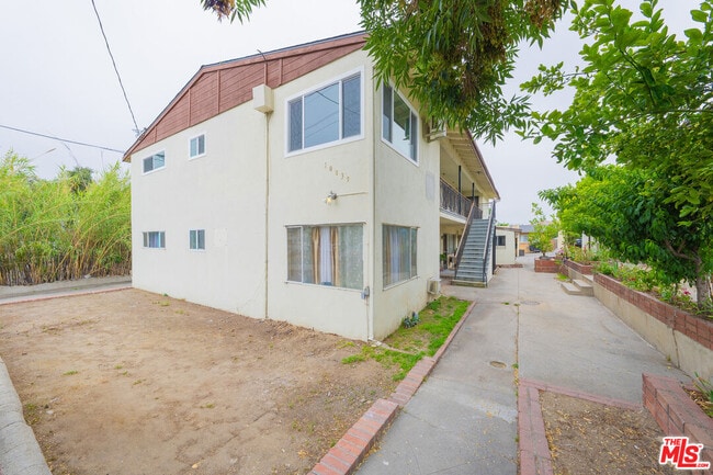 property at 10039 Haines Canyon Ave