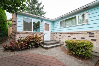 3387 SE 10th Ave in Portland, OR - Building Photo - Building Photo