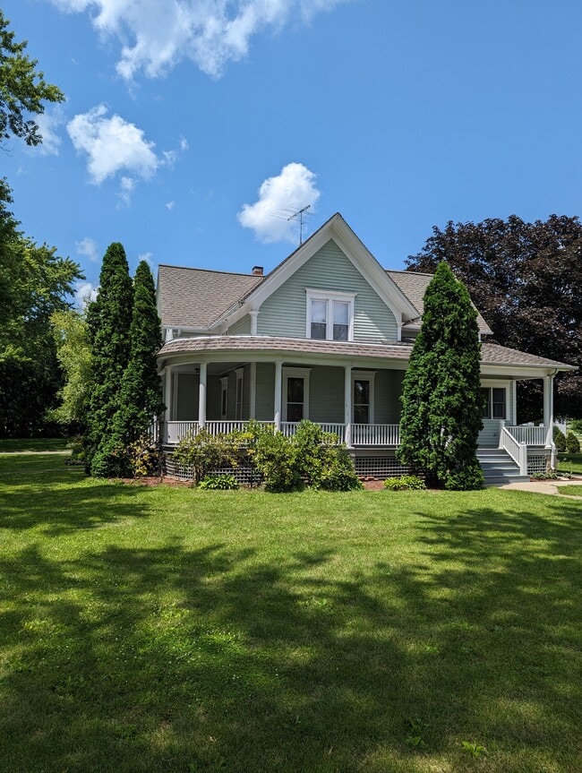 202 W Cherokee Ave in Shabbona, IL - Building Photo - Building Photo