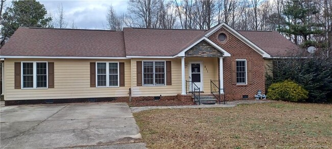 211 Sheffield Ct in Raeford, NC - Building Photo - Building Photo