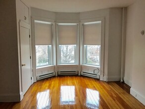 1075 Beacon St, Unit 3 in Brookline, MA - Foto de edificio - Building Photo