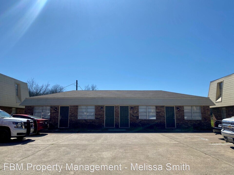 825 Tehuacana Hwy in Mexia, TX - Building Photo