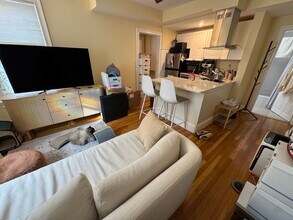 63 Walden St, Unit 2 in Cambridge, MA - Building Photo - Building Photo
