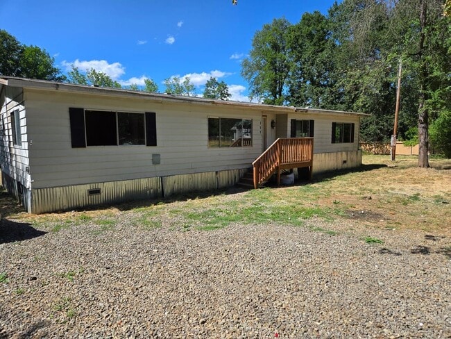 251 Major Dr in Glendale, OR - Building Photo - Building Photo