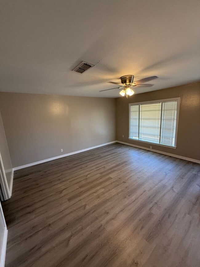 2111 37th St in Lubbock, TX - Building Photo - Building Photo