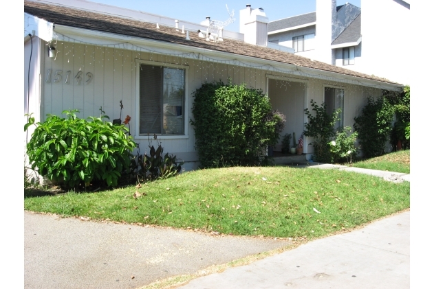 15149 Victory Blvd in Van Nuys, CA - Building Photo