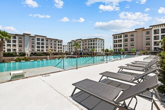 The Towers of Seabrook in Seabrook, TX - Building Photo - Building Photo