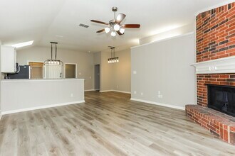 1521 Creekstone Ct in Fort Worth, TX - Building Photo - Building Photo