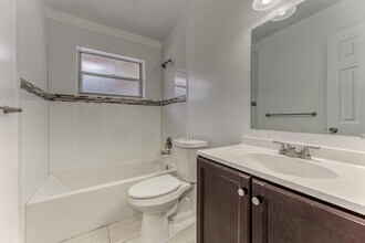 7971 NW 35th Ct in Coral Springs, FL - Foto de edificio - Building Photo