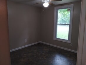 327 Clear Creek Rd NW in Adairsville, GA - Foto de edificio - Building Photo