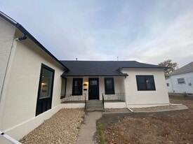 321 S 2nd St in Sterling, CO - Building Photo