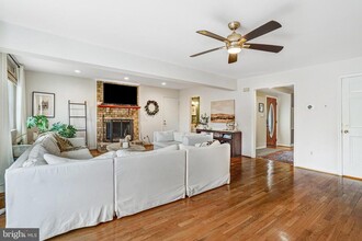 5827 Wessex Ln in Alexandria, VA - Building Photo - Building Photo
