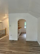 421 W Bond St, Unit 421 Upper in Hastings, MI - Foto de edificio - Building Photo