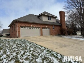 6412 Stonehaven Ridge in Springfield, IL - Building Photo - Building Photo