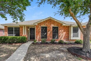 8921 Tumbleweed Dr in Cross Roads, TX - Building Photo