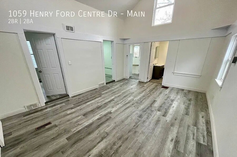 1059 Henry Ford Centre Dr in Windsor, ON - Building Photo