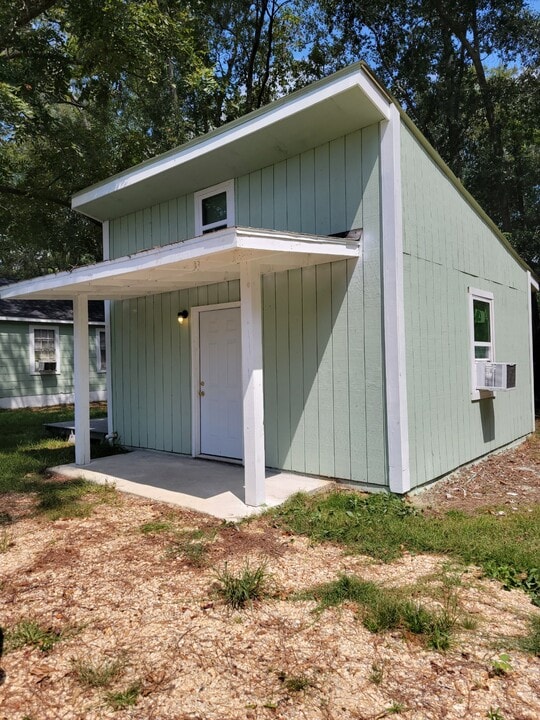 1106 Cherry St in Hattiesburg, MS - Foto de edificio