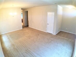 5204 Pebble Beach Tr in Denton, TX - Foto de edificio - Building Photo