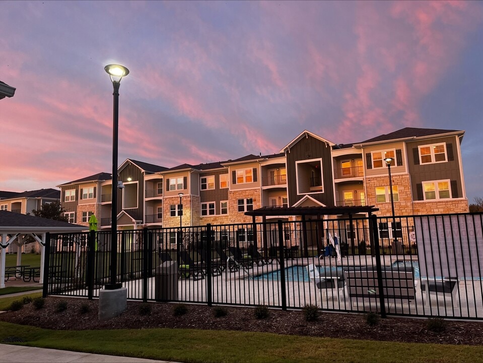 Denton Grove in Denton, TX - Foto de edificio