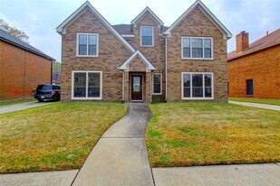 6002 Thom Rd in Humble, TX - Building Photo