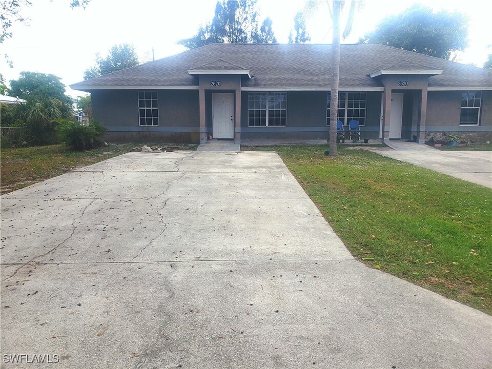 2620 Storter Ave in Naples, FL - Building Photo