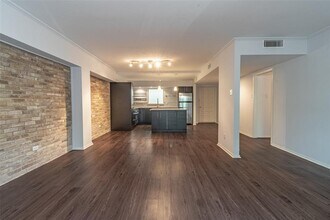 2525 Turtle Creek Blvd-Unit -301 in Dallas, TX - Building Photo - Building Photo