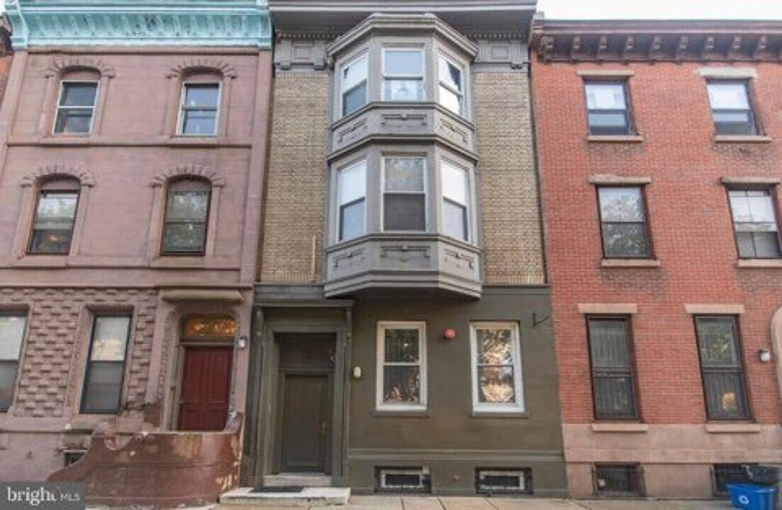 1726 W Girard Ave in Philadelphia, PA - Building Photo