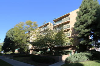 Sundial Cardiff Apartments in Los Angeles, CA - Foto de edificio - Building Photo