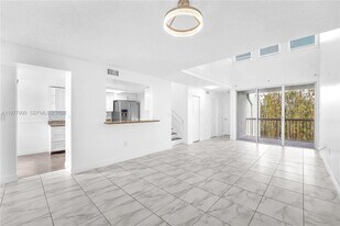 4654 NW 97th Pl in Doral, FL - Building Photo