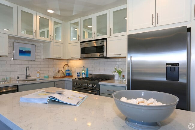 The Cove at Tiburon in Tiburon, CA - Building Photo - Building Photo