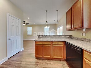 8811 Shadowglen Dr in North Charleston, SC - Building Photo - Building Photo