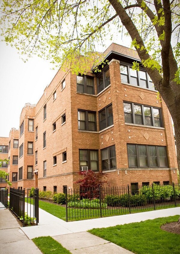 property at 4422 N Greenview Ave