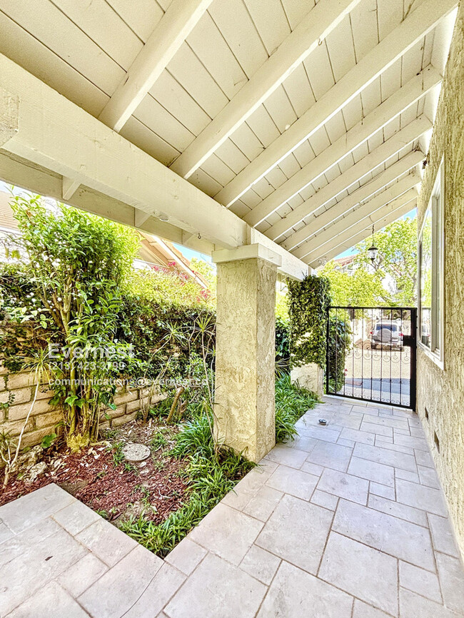 10211 Clematis Ct in Los Angeles, CA - Building Photo - Building Photo