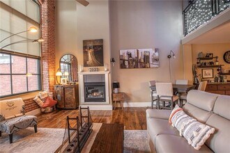 618 Main St in Coventry, RI - Foto de edificio - Building Photo