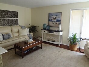 1519 Cambria Dr in East Lansing, MI - Foto de edificio - Building Photo