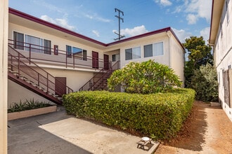 College Manor in Torrance, CA - Building Photo - Building Photo