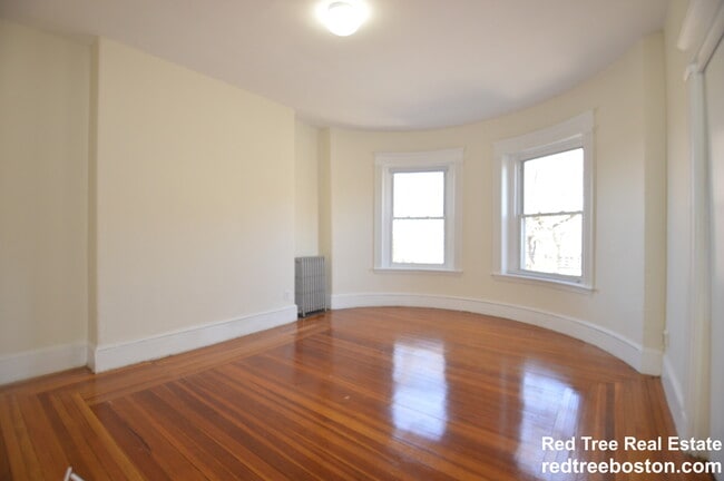 1595 Beacon St, Unit 10 in Brookline, MA - Building Photo - Building Photo