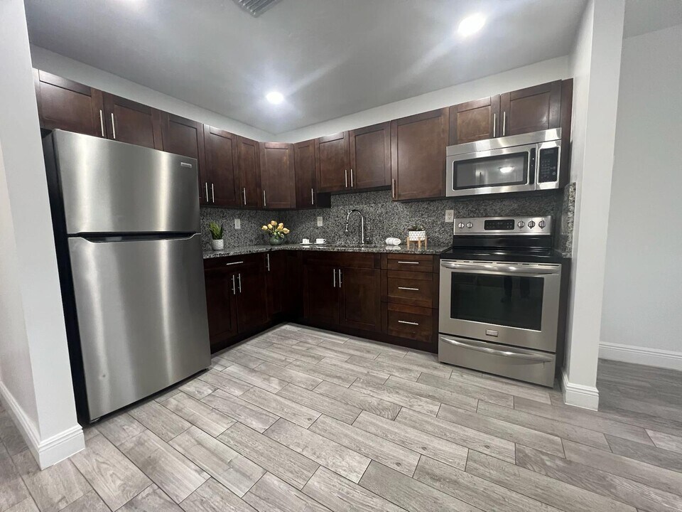 1554 Citation Dr in West Palm Beach, FL - Building Photo