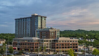 4012 Hillsboro Pike in Nashville, TN - Foto de edificio - Building Photo